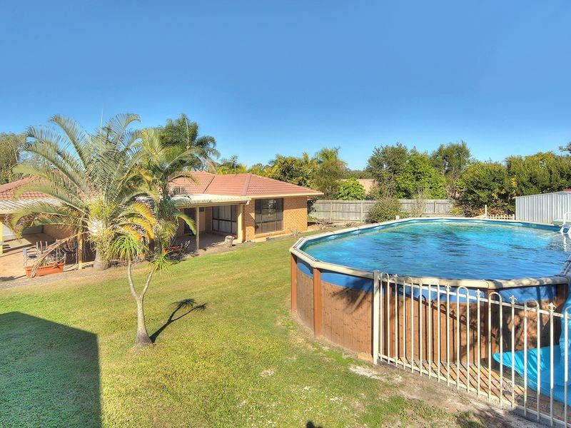 15 Beaufortia Court, Regents Park QLD 4118
