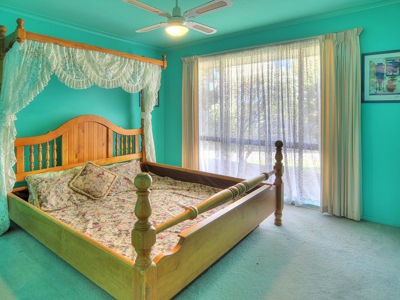 15 Beaufortia Court, Regents Park QLD 4118