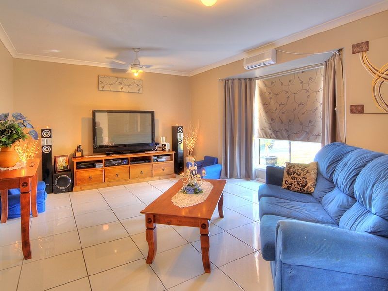 8 Barron Court, Hillcrest QLD 4118