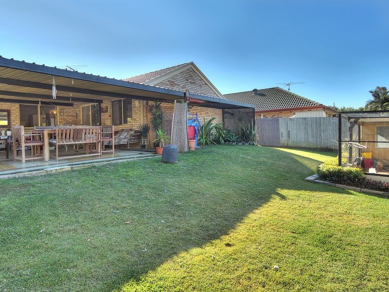 8 Barron Court, Hillcrest QLD 4118