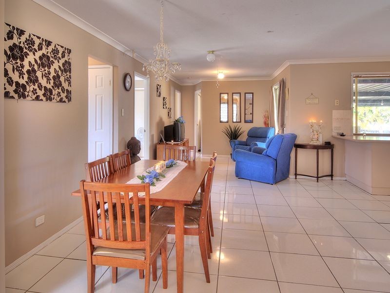 8 Barron Court, Hillcrest QLD 4118