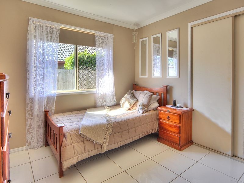 8 Barron Court, Hillcrest QLD 4118