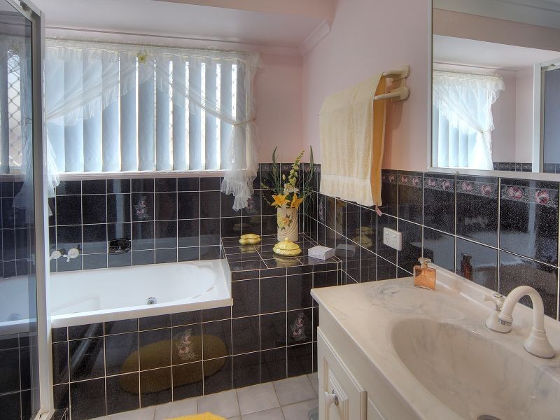 4 Price Court, Crestmead QLD 4132