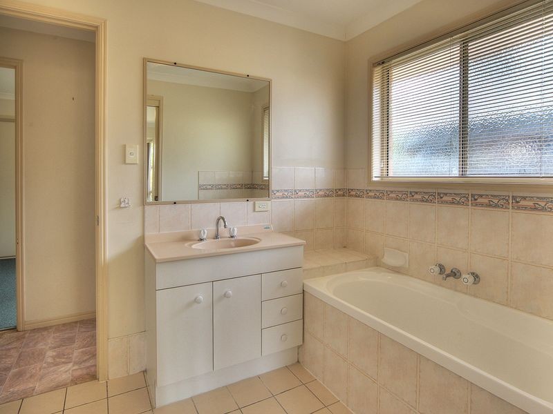 4 Isaac Court, Hillcrest QLD 4118