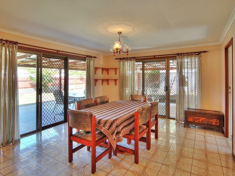 93 Peverell Street, Hillcrest QLD 4118