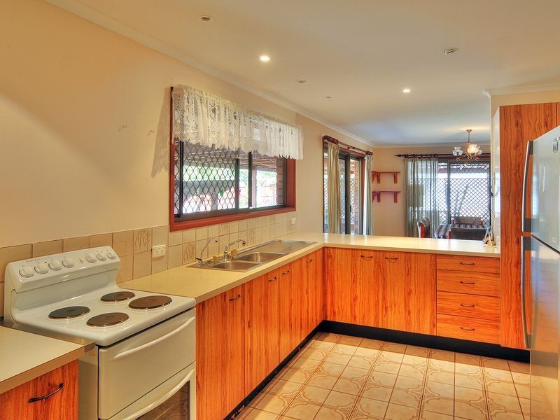 93 Peverell Street, Hillcrest QLD 4118