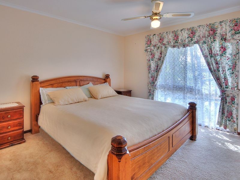93 Peverell Street, Hillcrest QLD 4118