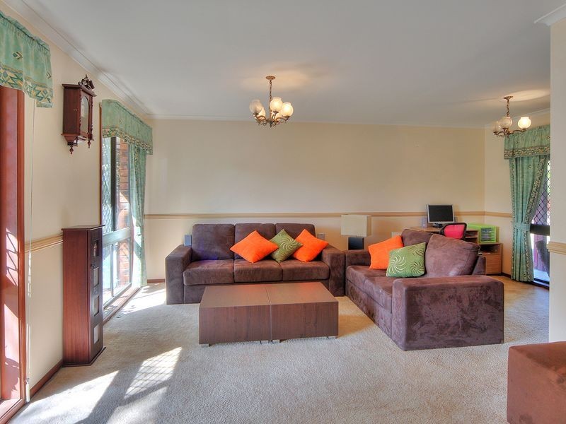 93 Peverell Street, Hillcrest QLD 4118