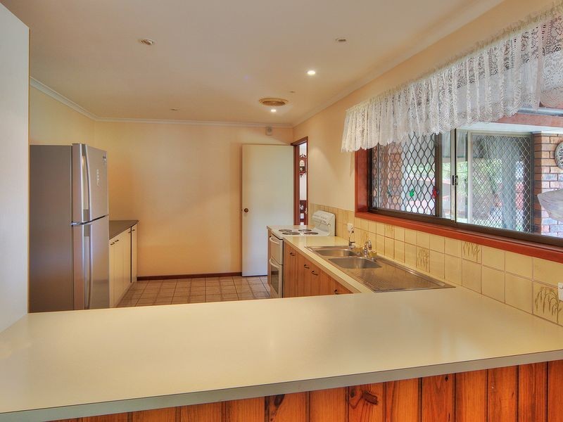 93 Peverell Street, Hillcrest QLD 4118