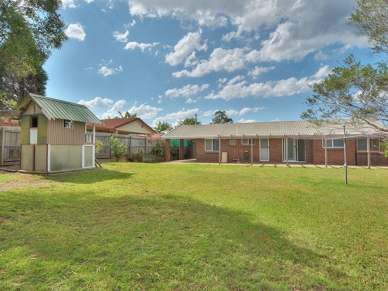 4 Beaufortia Court, Regents Park QLD 4118