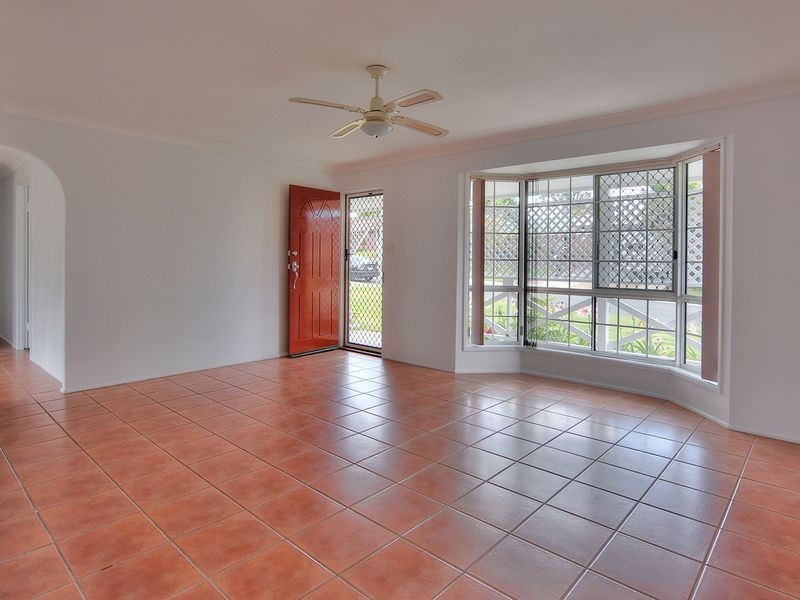 4 Beaufortia Court, Regents Park QLD 4118