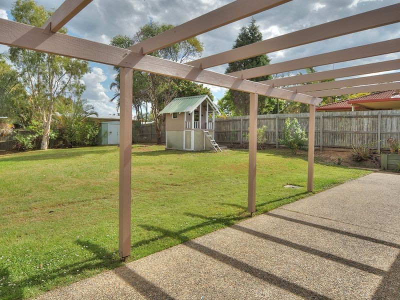 4 Beaufortia Court, Regents Park QLD 4118