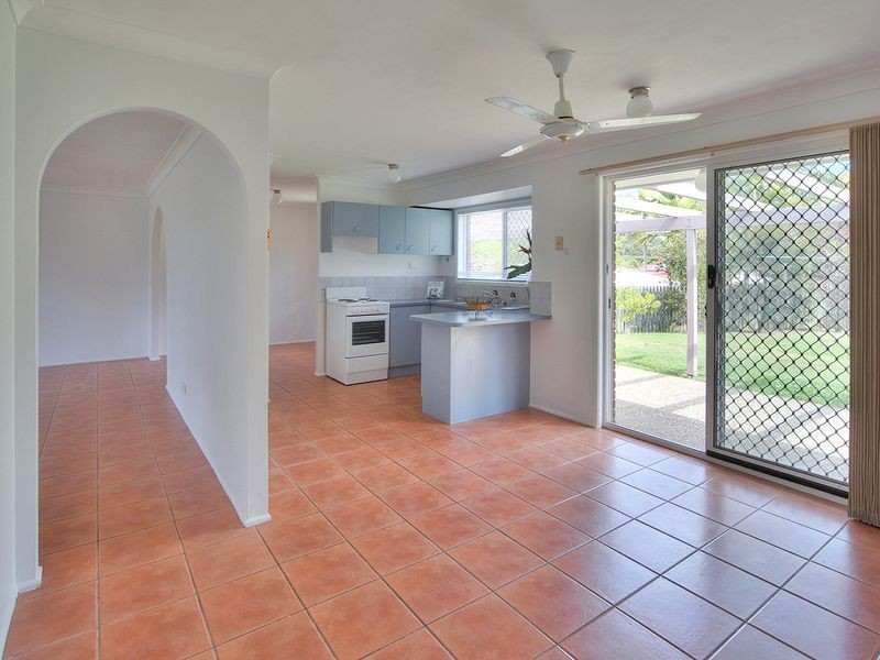4 Beaufortia Court, Regents Park QLD 4118