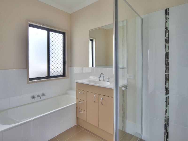 8 Claydon Place, Rosewood QLD 4340