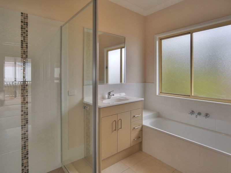 4 Jarrah Way, Springfield Lakes QLD 4300