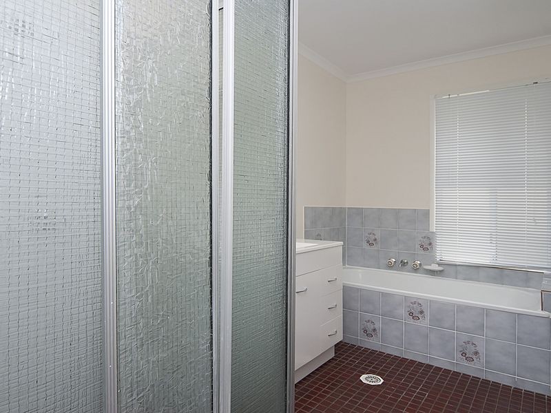 24 Regency Drive, Regents Park QLD 4118