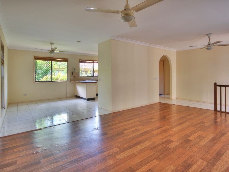 8 Topham Court, Hillcrest QLD 4118