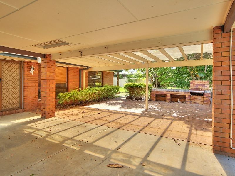 8 Topham Court, Hillcrest QLD 4118
