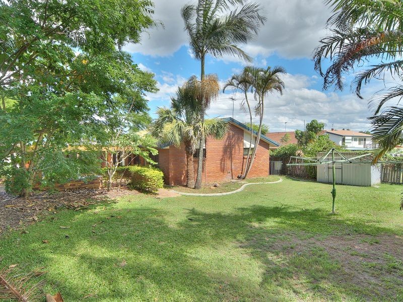 8 Topham Court, Hillcrest QLD 4118