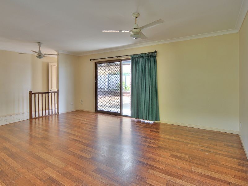 8 Topham Court, Hillcrest QLD 4118