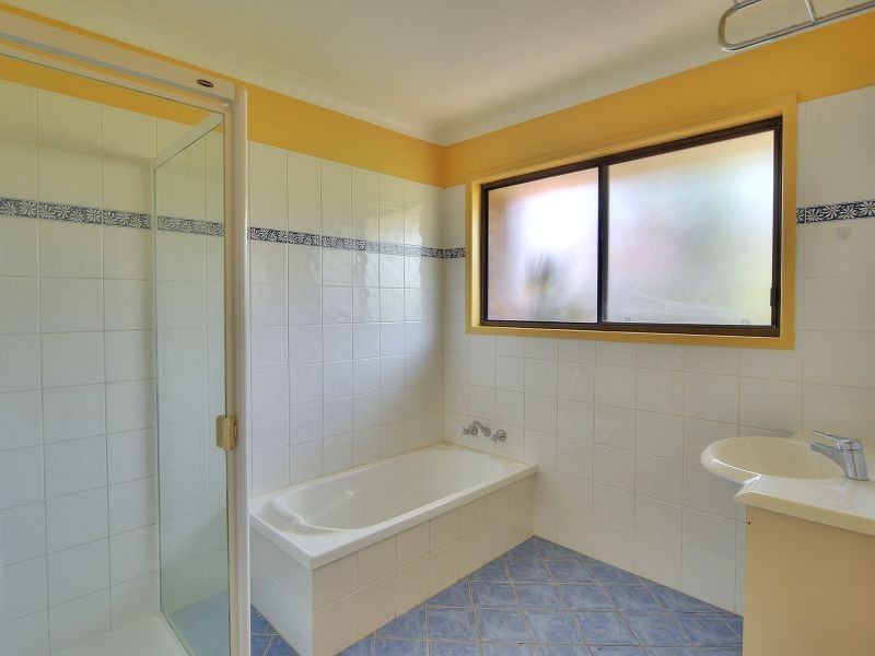 8 Topham Court, Hillcrest QLD 4118