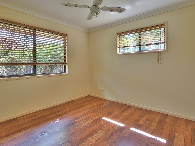 8 Topham Court, Hillcrest QLD 4118