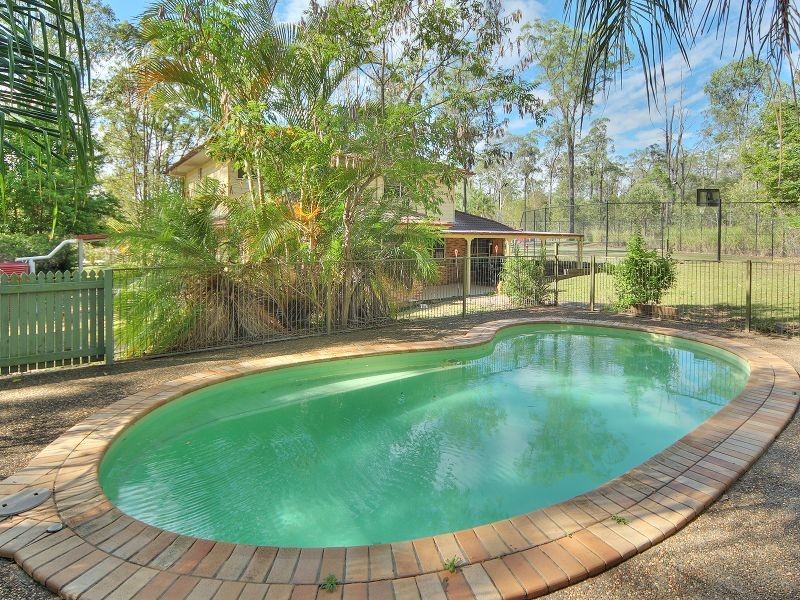 17 Regent Court, Munruben QLD 4125