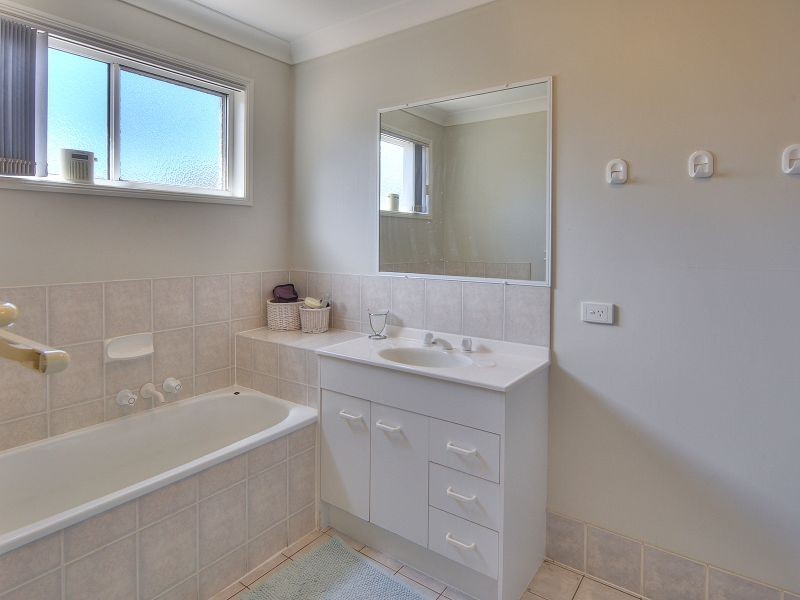 12 Benjamina Circuit, Regents Park QLD 4118