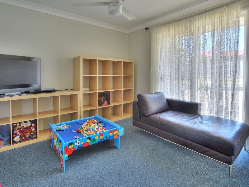 12 Benjamina Circuit, Regents Park QLD 4118