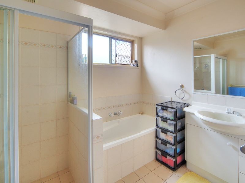 16 Lewis Place, Calamvale QLD 4116