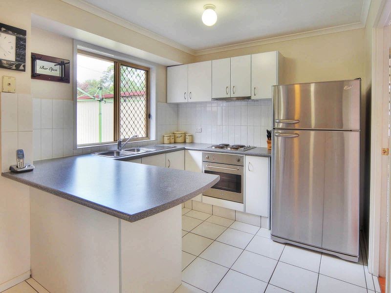 48 Bottlebrush Drive, Regents Park QLD 4118