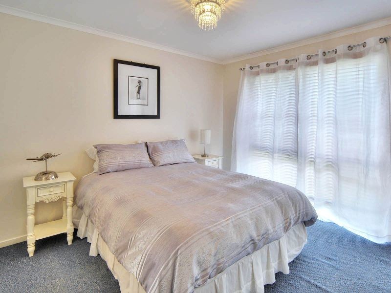 48 Bottlebrush Drive, Regents Park QLD 4118