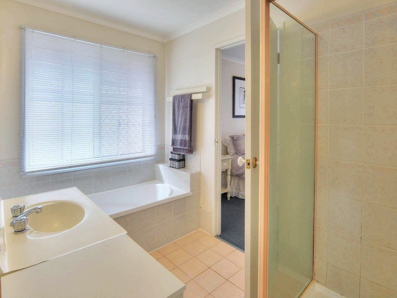 48 Bottlebrush Drive, Regents Park QLD 4118