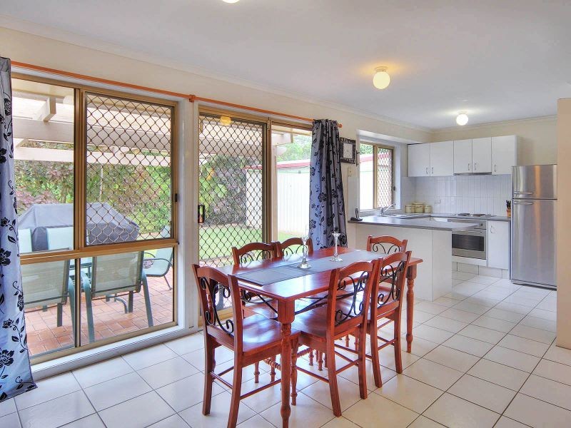 48 Bottlebrush Drive, Regents Park QLD 4118