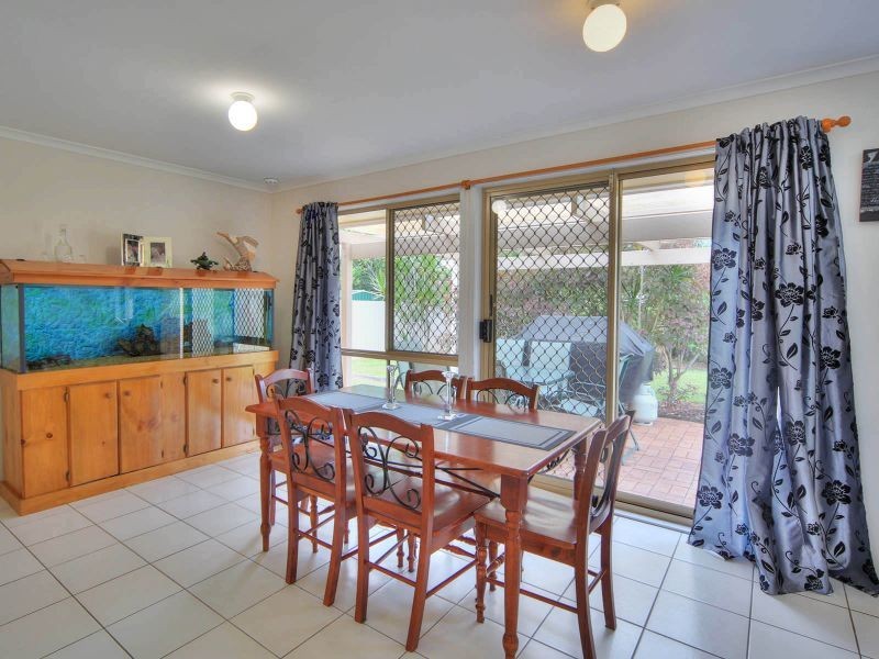 48 Bottlebrush Drive, Regents Park QLD 4118