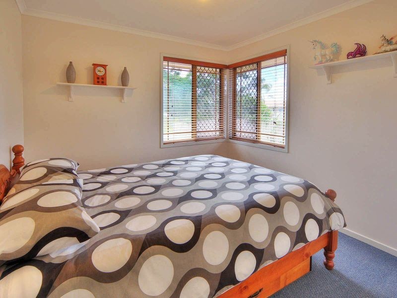 48 Bottlebrush Drive, Regents Park QLD 4118