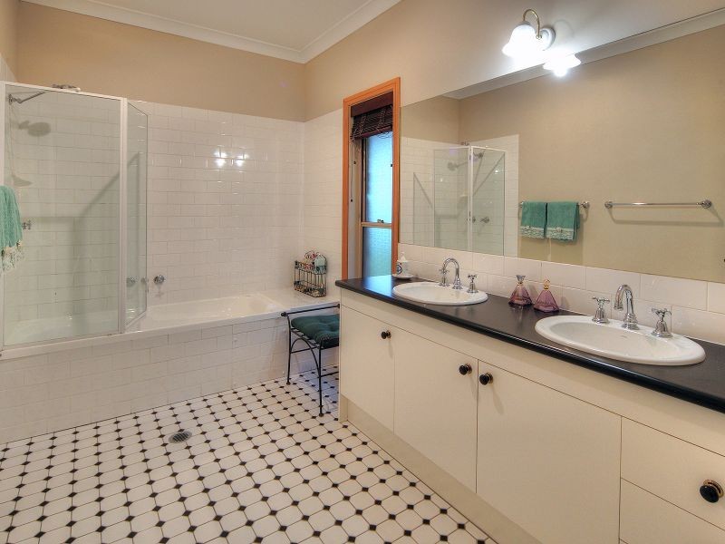 2 Tigercat Court, Greenbank QLD 4124