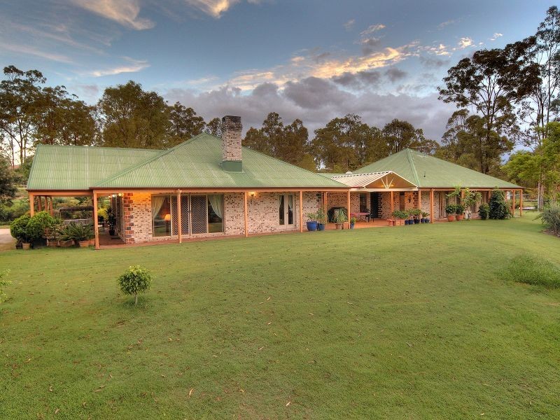 2 Tigercat Court, Greenbank QLD 4124