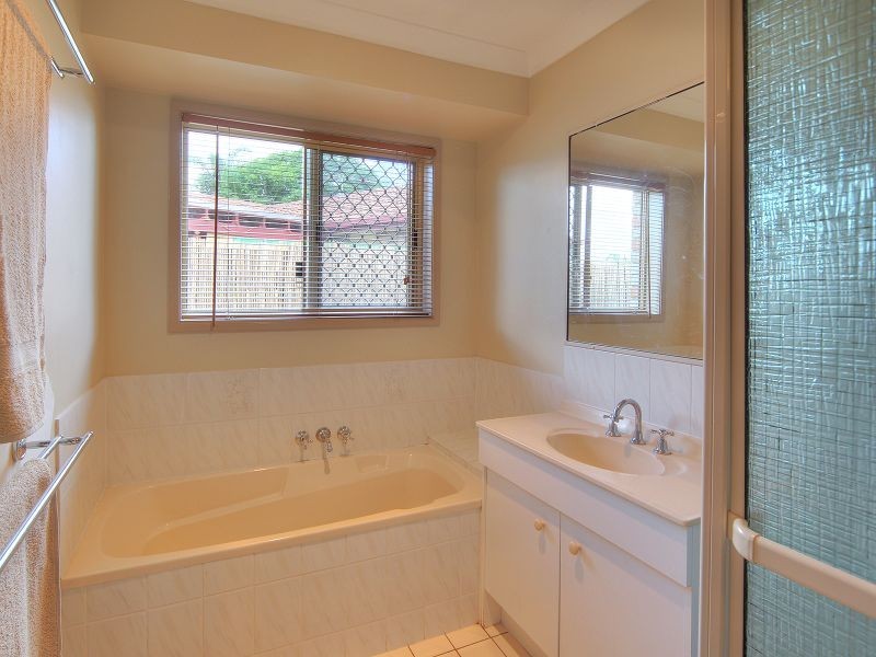 8 Lyndon Court, Boronia Heights QLD 4124