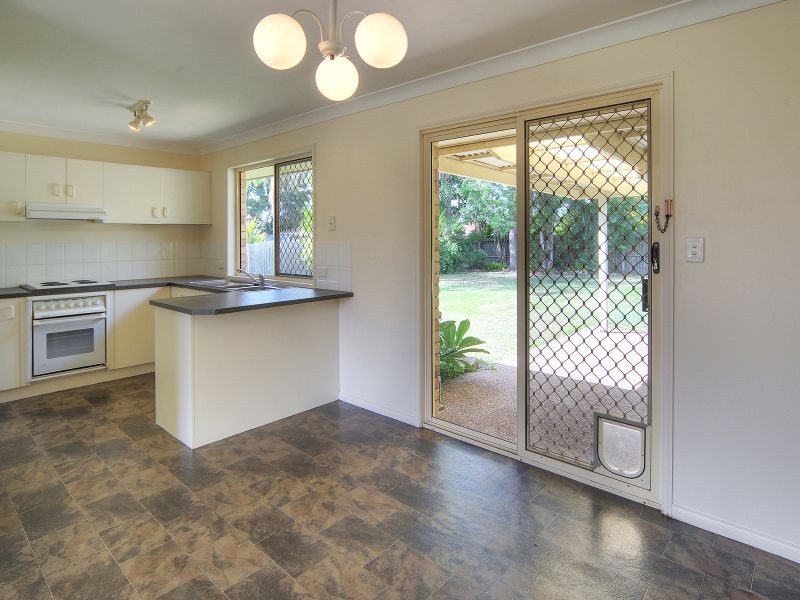 11 Haldham Crescent, Regents Park QLD 4118