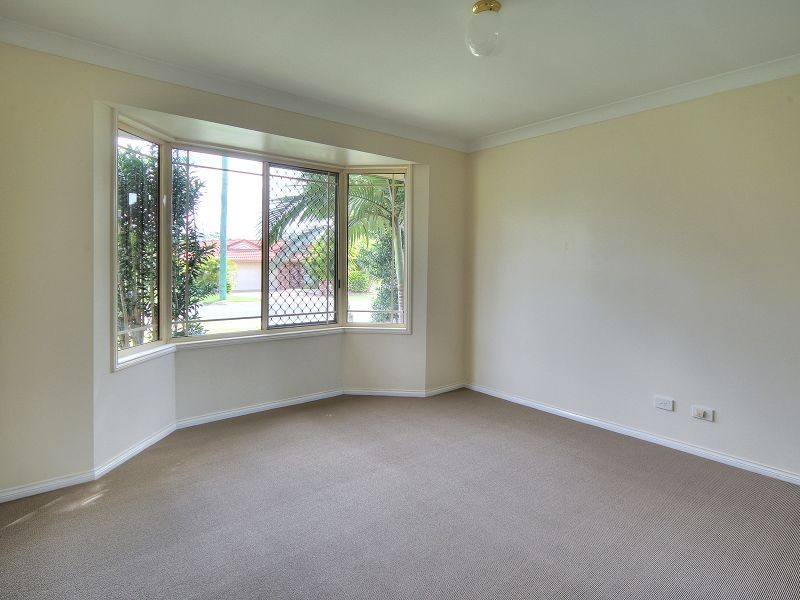 11 Haldham Crescent, Regents Park QLD 4118