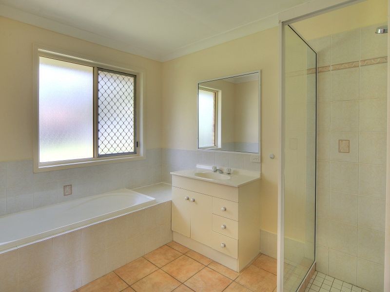 11 Haldham Crescent, Regents Park QLD 4118