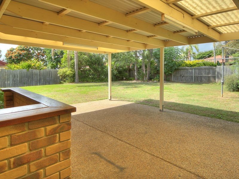 11 Haldham Crescent, Regents Park QLD 4118