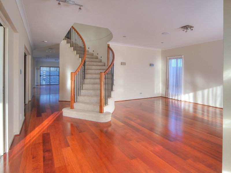 15 Snowbell Close, Stretton QLD 4116