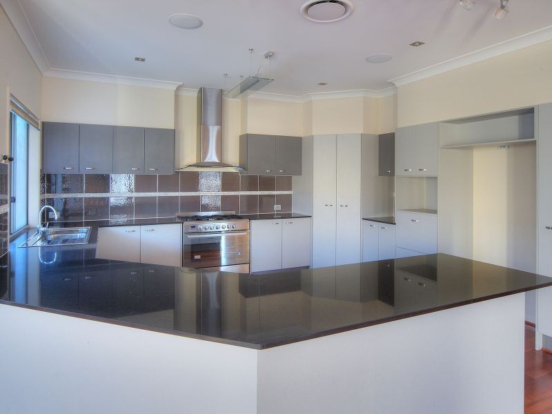 15 Snowbell Close, Stretton QLD 4116