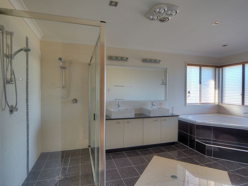 15 Snowbell Close, Stretton QLD 4116