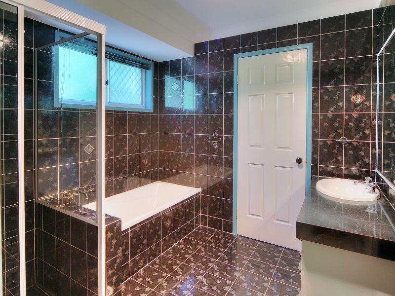 7 Calluna Court, Regents Park QLD 4118