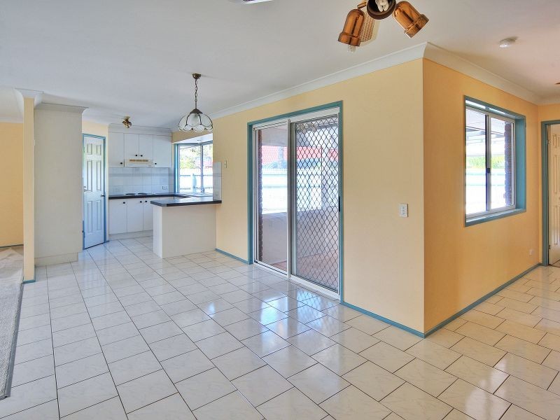 7 Calluna Court, Regents Park QLD 4118