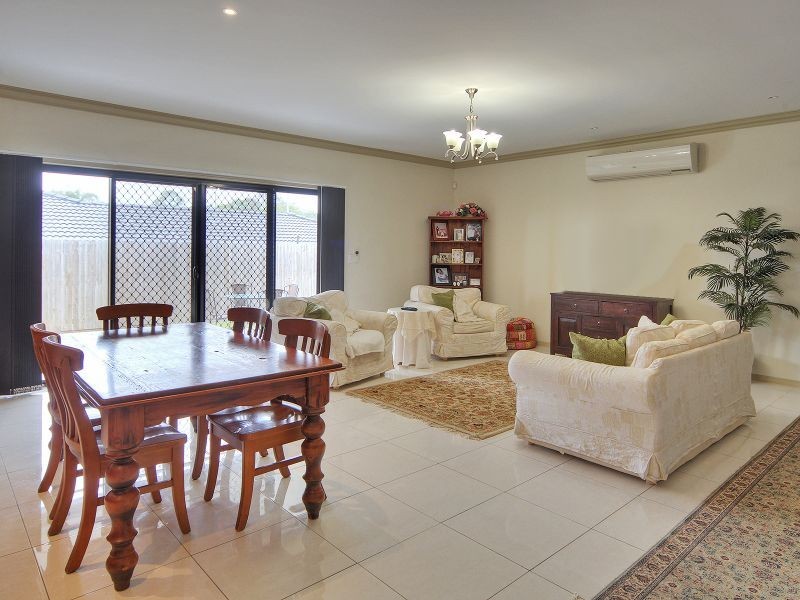 6 Primula Drive, Regents Park QLD 4118