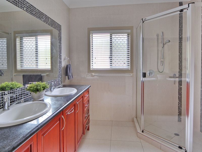 6 Primula Drive, Regents Park QLD 4118